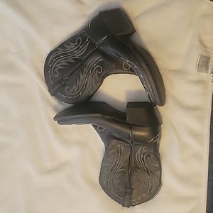 Black Ariat Boots